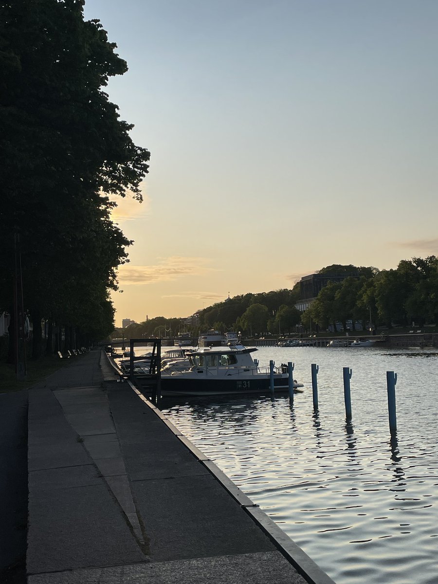 Tänään #työmatkalla pyörällä aamutuimaan. Aika rauhoittavaa polkea itsekseen #aurajokiranta’a. #aamujunalle #kuudenaikaan