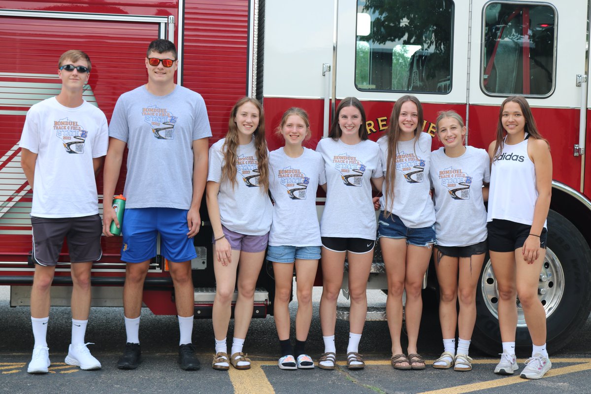 BonduelBears's tweet photo. #SDOB halls were ALIVE today for track & field stars heading to @wiaawi states. Thank U Bonduel Police & Fire & Shawano Sheriff's for making us #bettertogether sending off these incredible #BonduelBear athletes. We are so proud of them! #BearsCan get it done on the #BigRedTrack. https://t.co/UP3hdGH6aM