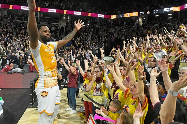 how it started                                     how it's going  

213 matchs numéro 1 😍 #Respect