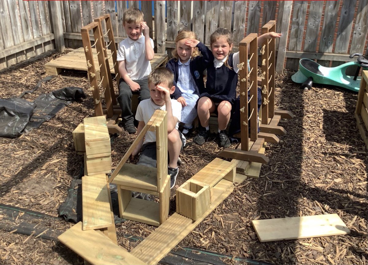 KillowenPS's tweet photo. “I do like to be beside the seaside…” 🎶🎤 
Primary 2 having a great time in our outdoor classroom. From building boats, fishing, making tasty ice-creams and performing their own puppet show.⛵️ They even had time to write a postcard! 🌅Who knew learning could be this much fun? https://t.co/oPZWG7cGh8