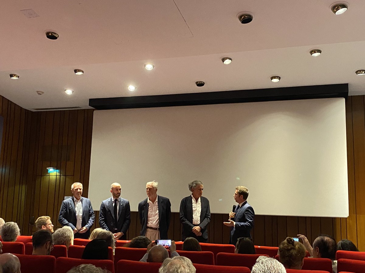 OlgaProkopieva's tweet image. « Slava Ukraini » un documentaire poignant réalisé par @BHL qui retranscrit toute l’horreur et la réalité de la guerre en Ukraine.
Merci à @PA_Anglade de l’invitation à cette projection à l’Assemblée Nationale. 
#StandWithUkraine #StopPoutine