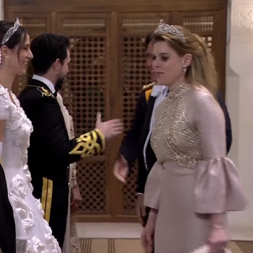 Princess Beatrice is wearing the York diamond tiara at #jordanroyalwedding