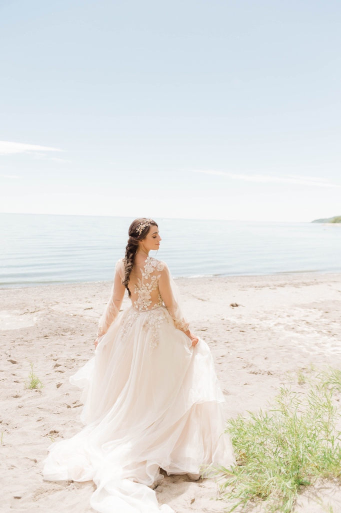 #TBT to this feature of a enchanted Elopement up on @weddingchicks! 
 #toronto #torontoweddings #torontoweddingphotographer