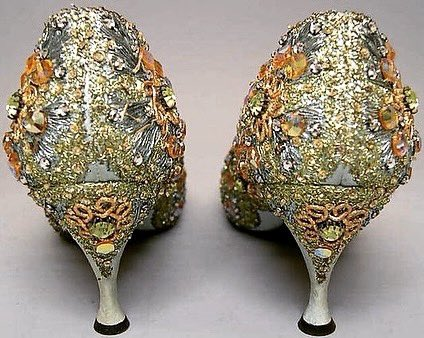 Nd8555's tweet photo. Dazzling evening heels encrusted in rhinestones and metallic thread. By Roger Vivier for Christian Dior, circa 1958. https://t.co/NxwYPf1sJg