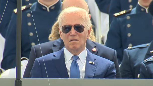 CraigVGS's tweet image. When she farts in her sleep...