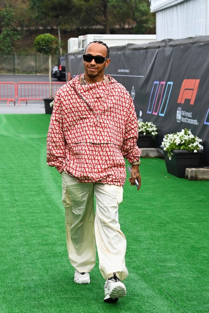 FROWMen_'s tweet photo. #LewisHamilton wearing Valentino for the media day of the #SpanishGP https://t.co/mcLgRXRnK7