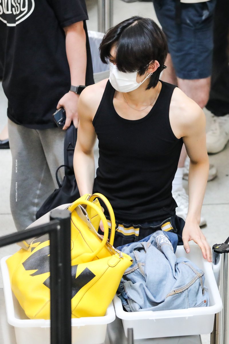 matchalatte2196's tweet photo. 230601  JFK 🛫

safe skieeeeee ✨
     
#연준 #YEONJUN #TXT https://t.co/1NnJDQ2dLo