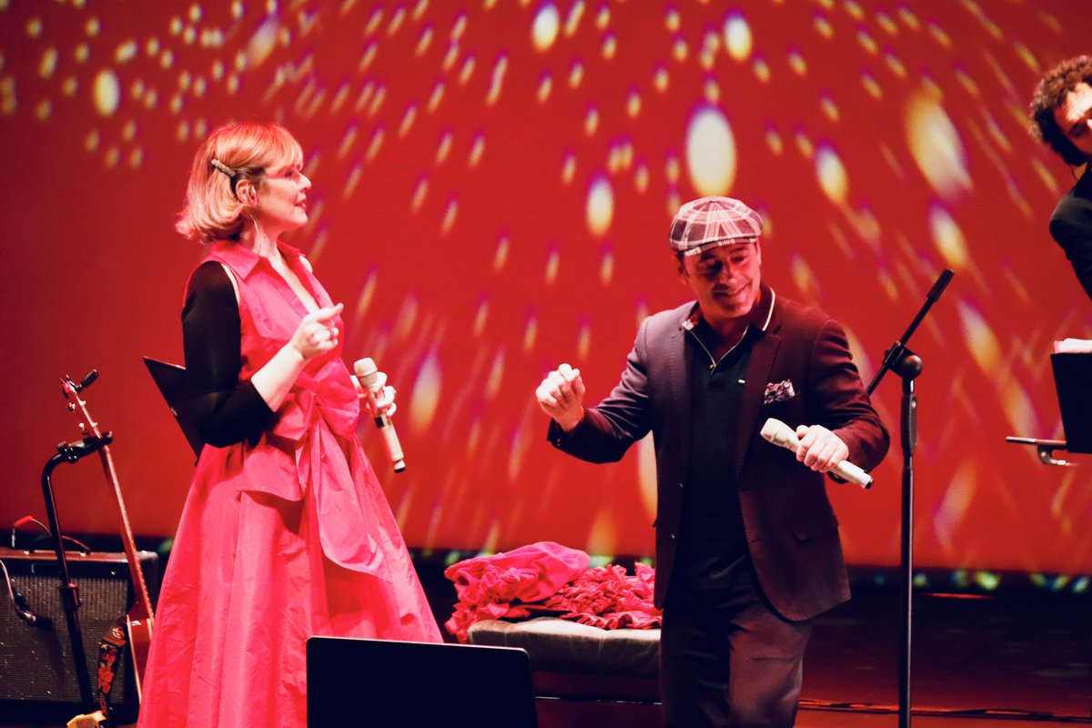 La CELEBRACIÓN de <a href="/PiaTedesco/">Pía Tedesco</a> no ha hecho más que comenzar. Todo es vibrante  cuando ella está sobre el escenario. Seguid sus huellas… #Musicaenlavilla