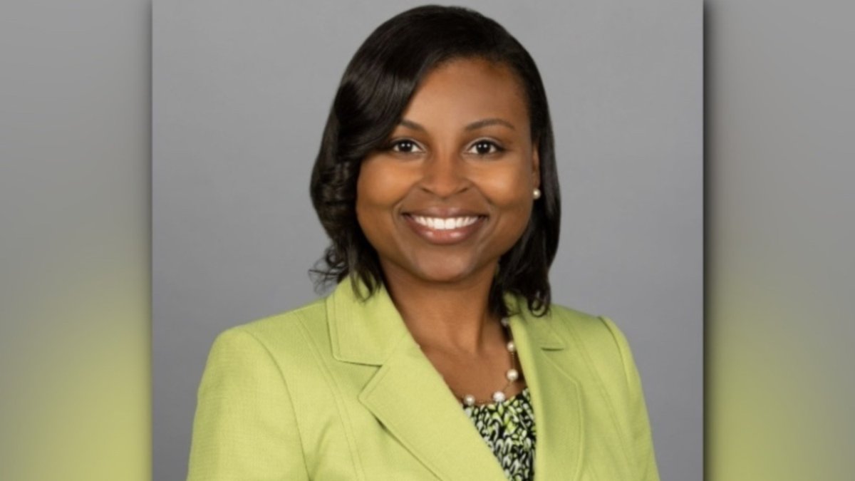 NCStatePoole's tweet photo. McLauchlan Fellow / @KdaleNC Mayor Jessica Day shares about her journey into town council, her personal growth in the @NCStateMBA and belief that leadership is learned – not inherent. 💡
Read her story. ➡️ https://t.co/u7I92n8Lis #PooleAlumniSpotlight #NCStateMBA @NCStateAlumni https://t.co/HpI4tdig9f