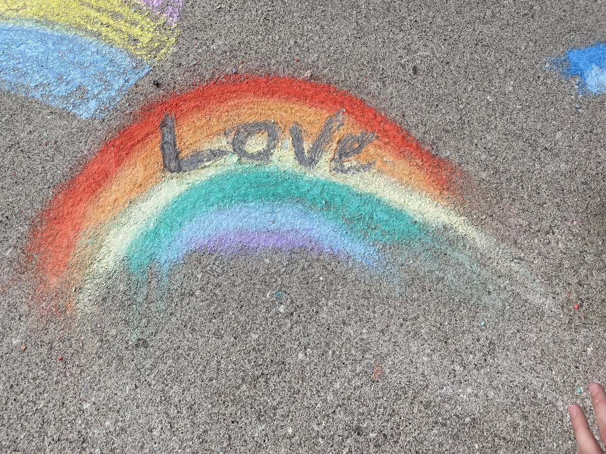 MrsBrovold's tweet photo. Happy Pride! So proud of @SettlersGreenPS students for coming to school early to help beautify our entrance! https://t.co/9zhn8N7IV1