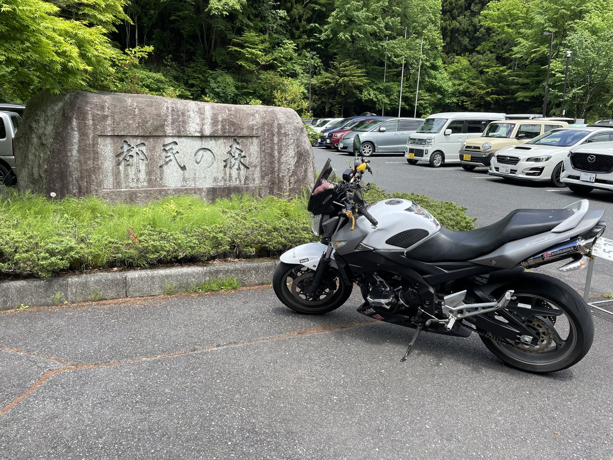 wassan0223's tweet photo. 祝4年🐖
今年とうとう10万キロになりそうじゃ。
関東にいるうちに沢山走ろ。

記録(5月25日基準)
20年  32,992㌔
21年   51,975㌔
22年  74,637㌔
23年  90,826㌔
#GSR400 #今更感 #5年目もよろしく #ナイツーばかり #富士山綺麗 #関東のソフトクリームたべたい https://t.co/ihtWS9SpKP