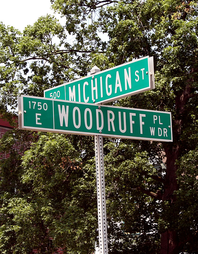 June 3-4, 2023:
Woodruff Place Flea Market.
aroundindy.com/wordsearch.php…
#Indianapolis #Indiana 
<a href="/Woodruff_Place/">Woodruff Place</a>