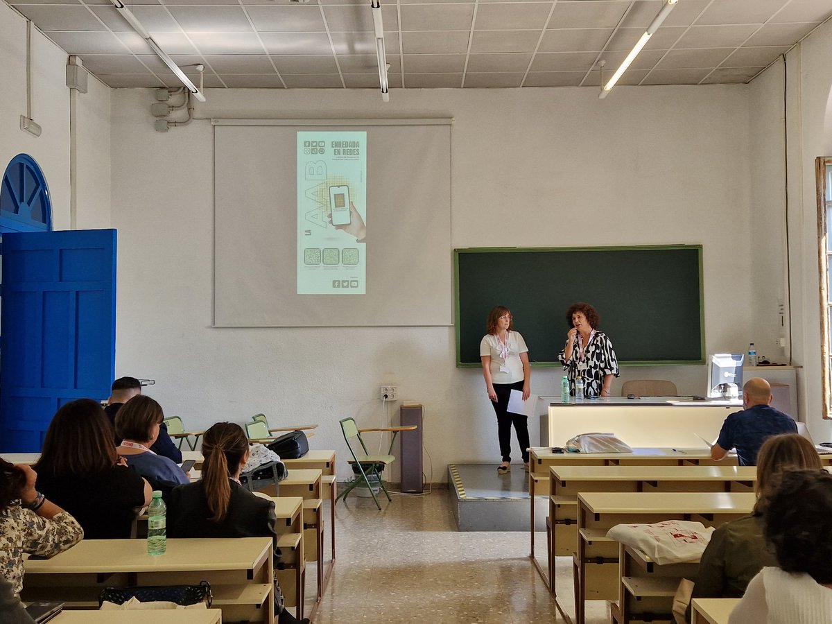 asociacionbibli's tweet photo. La AAB enredada en redes, nuestras compañeras @Nooarg y @MaiteOrtigosa Grupo de Trabajo de Marketing Bibliotecario presentan póster en #JEID23 https://t.co/64uO2C0QCv