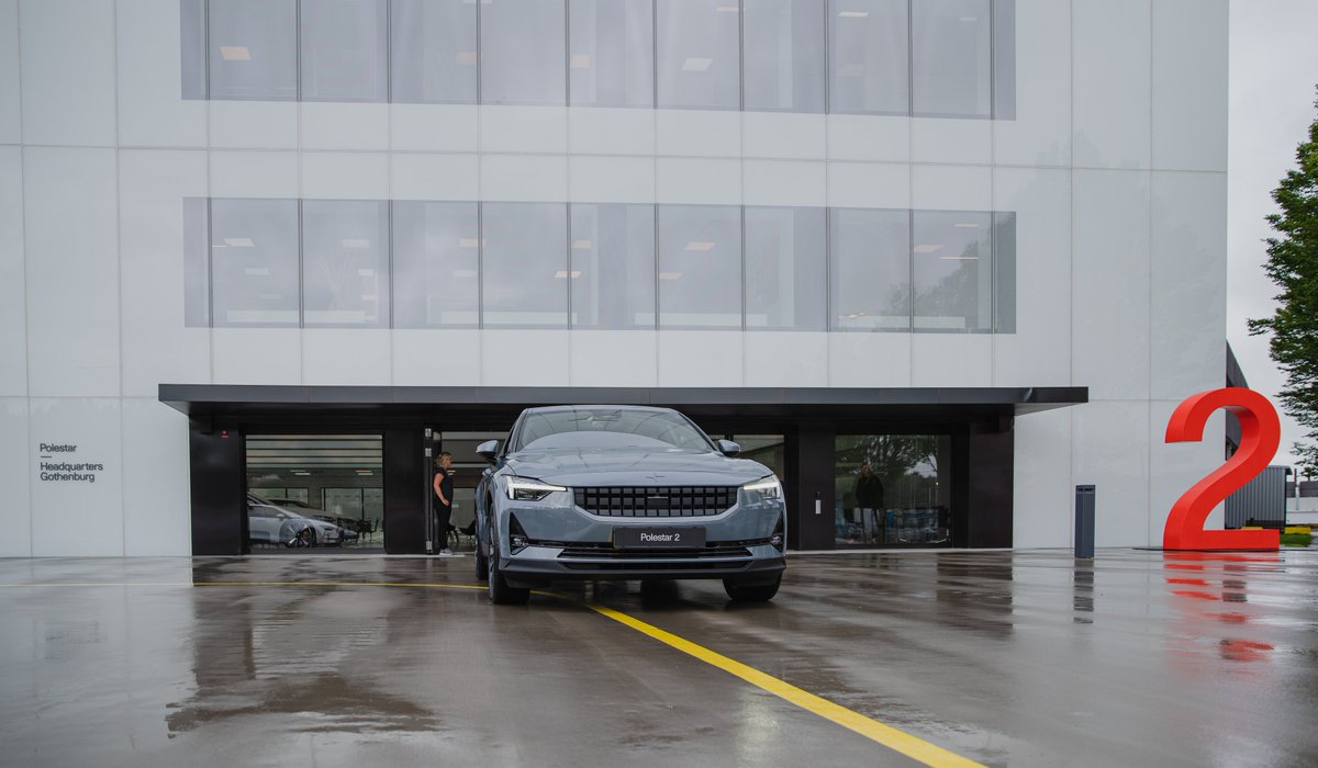 #Throwback to a rainy day three years ago, when we had the great joy of delivering the very first Polestar 2 in Sweden. Today, we passed the milestone of more than 10 000 cars on Swedish roads.. What an achievement! #Polestar2 $PSNY