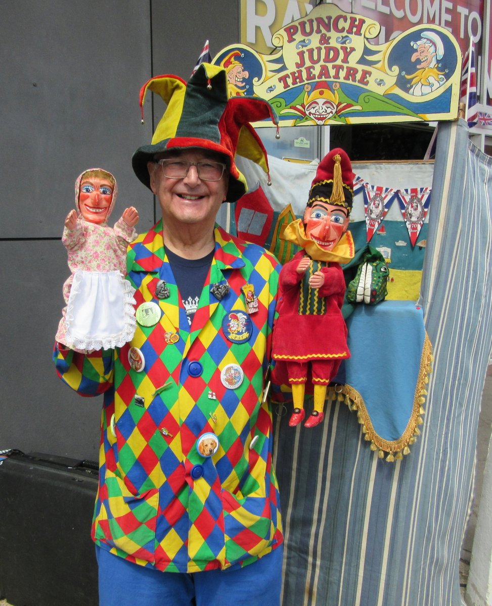 TOMORROW 🎉
Join us for the @PiersSociety #PierOfTheYear 2023 Celebrations!

🎵 The Hoy Shanty Crew 
🎪 Punch & Judy shows 
🚃 The Southend Pier Museum will be open and FREE to visitors!

There's no need to book (usual pier admission charges apply) Info 👉 bit.ly/3MrzhcY