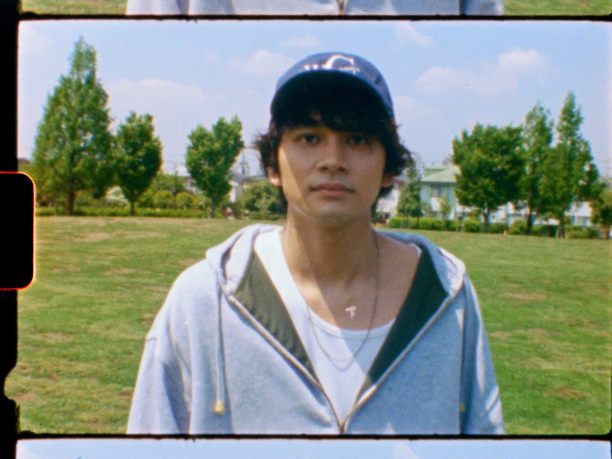 KAI_MIH_'s tweet photo. 8mmフィルムで彼らを撮った理由は

"等身大の彼ら"をデータではなく、フィルムというこれからも物として残り続ける媒体にも残したかったからです。
確かな証拠。 https://t.co/9IswiHnnAp