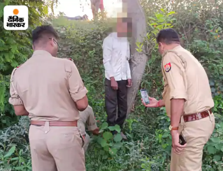 Uttar Pradesh: 14-year-old Dalit Girl Abducted and Raped By 3 Caste Hindus, Police Officer Mukesh Shukla harassed the victim's family to withdraw the case, and now the victim's father has committed suicide.

bhaskar.com/local/uttar-pr…