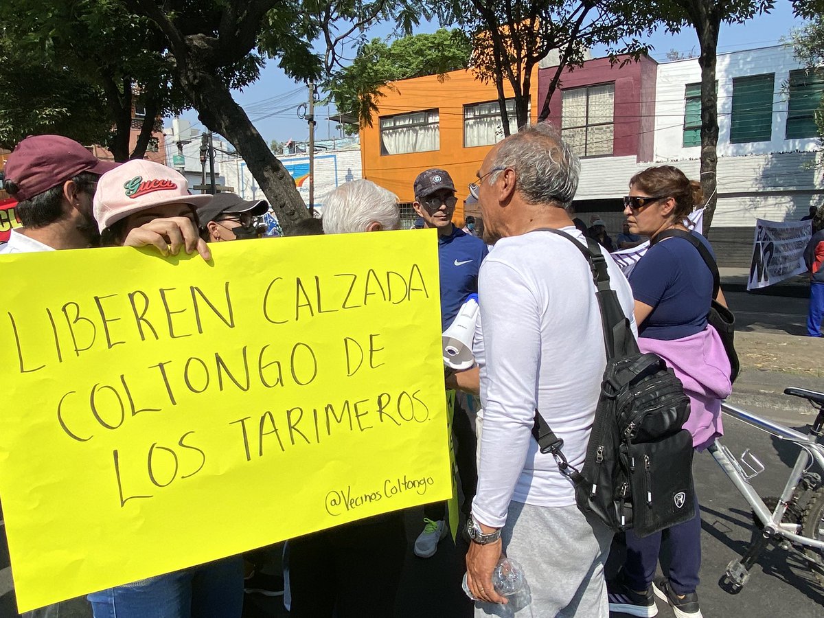 Daniela57303501's tweet photo. Sin presencia de @GobCDMX y @SeGobCDMX, no nos moveremos hasta que llegue un representante de @martibatres @DuniaLudlow, no les estamos pidiendo un favor es su obligación garantizar nuestros derechos. 

#NoMasTarimasEnViaPublica
#ParqueBicentenario
#Agua https://t.co/cJOrr5MkSM