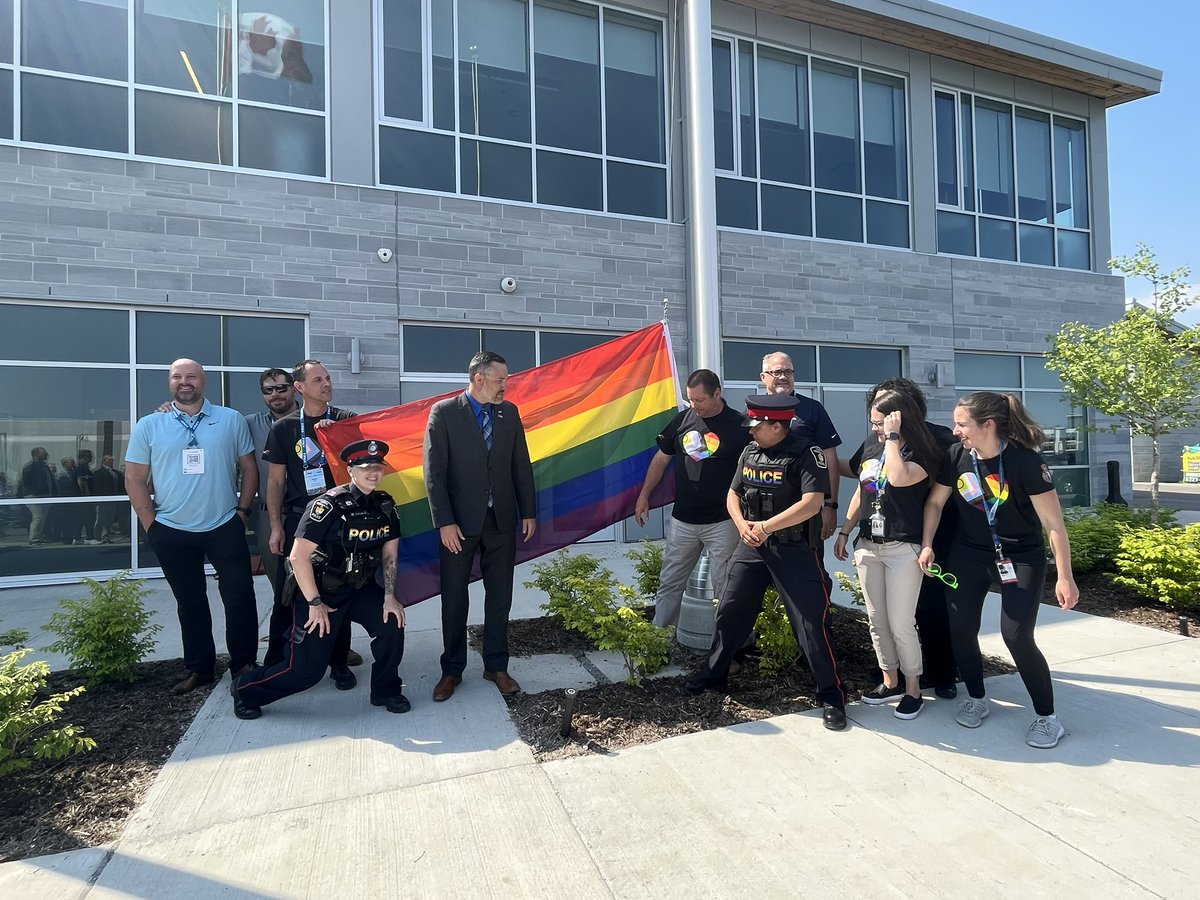 PoliceAssocON's tweet image. Our members representing 45 associations across #Ontario were honoured to kick-off #PrideMonth and raise the flag at @YRPAca during our #paoagm2023 with @PresidentPAO and @YRP Pride Internal Support Network. #WeAllBelong #loveislove