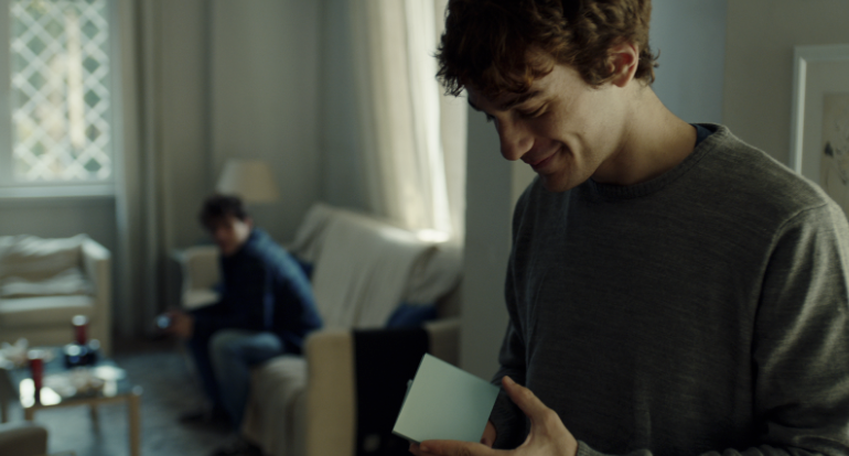 NetflixIT's tweet photo. Sono passati un po’ di anni, ma c’è ancora una scena precisa di Skam Italia che non riusciamo a toglierci dalla testa https://t.co/8ceMDd3mRR