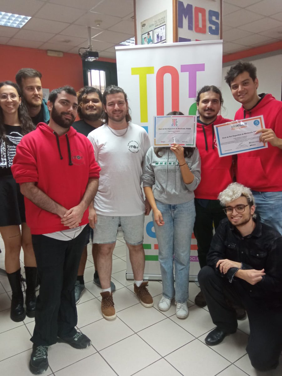 CNLVO3's tweet photo. L'entitat montcadenca Krom s'adhereix a @vxlcat i a #totjoc 😍
A partir d'ara serà punt de trobada per a parelles lingüístiques i cada darrer dijous de mes a la tarda, jocs en català. T'hi animes?
#VxL20anys #ProvemHoEnCatalà
@participaMiR @AjMontcada https://t.co/vTCL6mvXoA