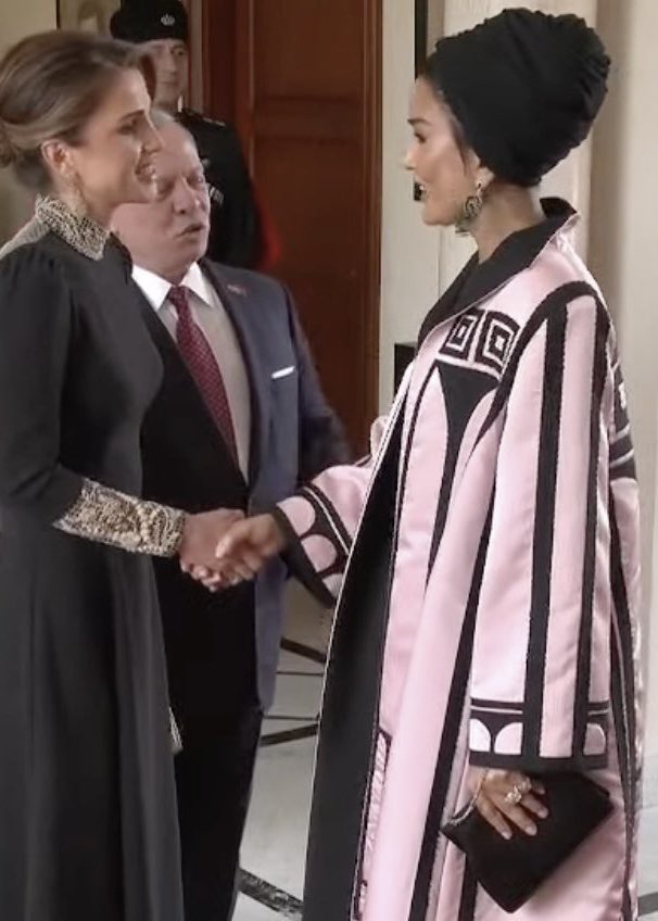 Plus size для шейха свадьбы не будет. Иордания свадьба принца Моза. Шейхи Моза, королевы Катара на свадьбе. Шейха Моза на свадьбе в Иордании. Шейха Моза на свадьбе принца Иордании.