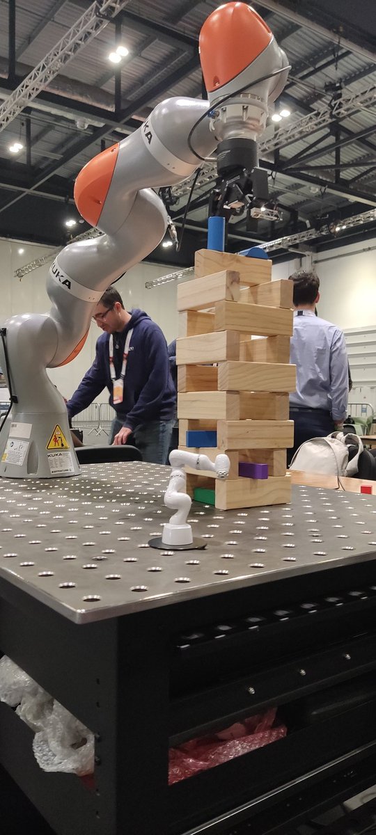Excited to have been part of the winning team for the  #AMRC robotic manipulation at #ICRA2023.
Our team built the highest tower and developed the best colour detection algorithm
