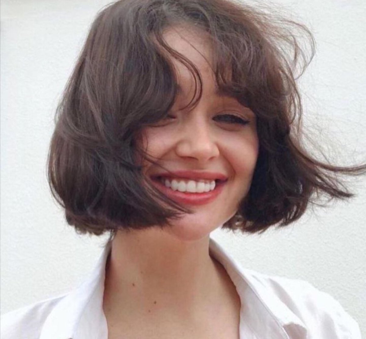 أشعر بنسمة تهبّ على قلبي
لابد أنهُ يبتسم الآن 💙