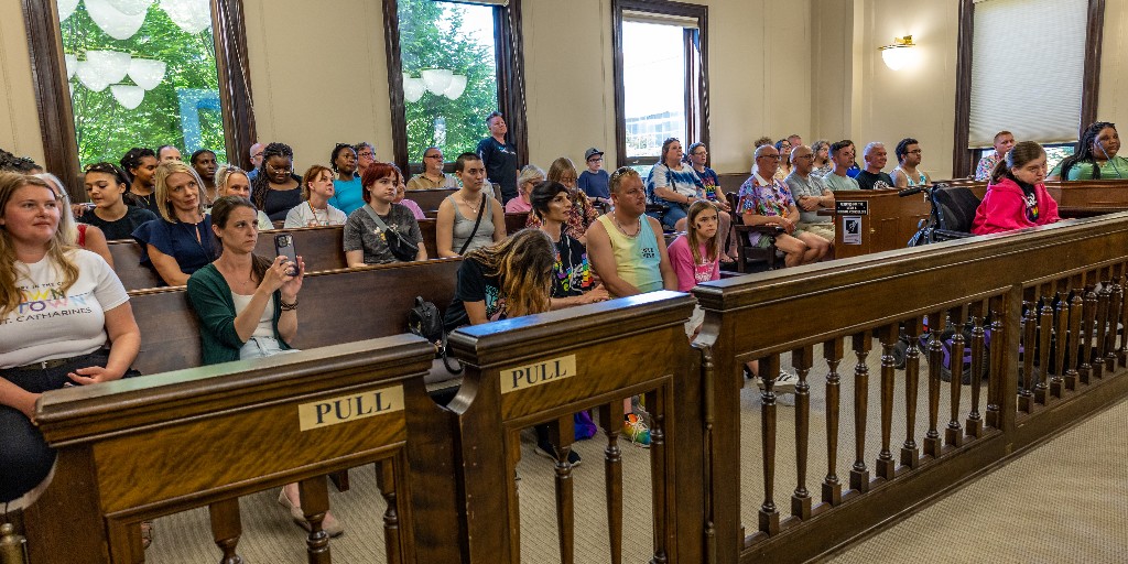 Happy Pride ❤️🧡💛💚💙💜 #TeamSTC, in partnership with Mayor <a href="/matsiscoe/">Mayor Mat Siscoe 🇨🇦</a>, helped kick off the 2023 Pride Niagara Festival with support of the 2SLGBTQ+ community through a $5,000 donation to for events hosted in St. Catharines.