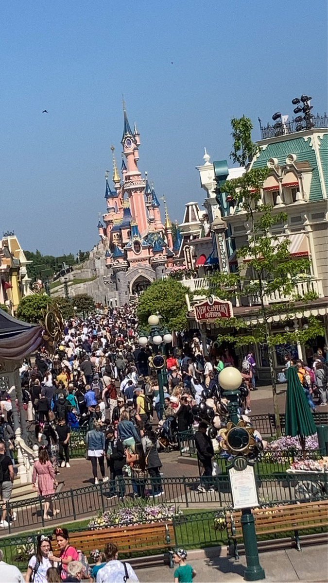 CodeBendie's tweet image. W week away