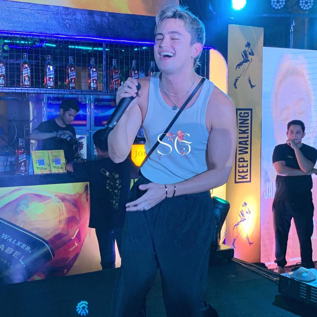 @tellemjaye performing some of his songs at Last Leg of the So Fire Bar Tour in partnership with @johnniewalkerph ❤️ #ShowbizzGanap2023 #JamesReid
©️showbizzganap (06/01/23)