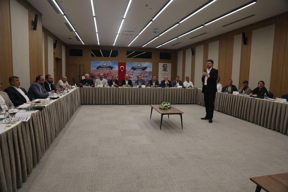 _AliKaya's tweet photo. Eğitim-Bir-Sen 7. Olağan Genel Kurulumuzda Zorunlu Organlara seçilen şube başkanlarımızla @EbsOtel’de eğitim, sendikal hayatın sorunları ve ülke gündemine ilişkin istişarelerde bulunduk.
#Ebsİzmir1 
#mmsizmir https://t.co/6NNV0v0JMX