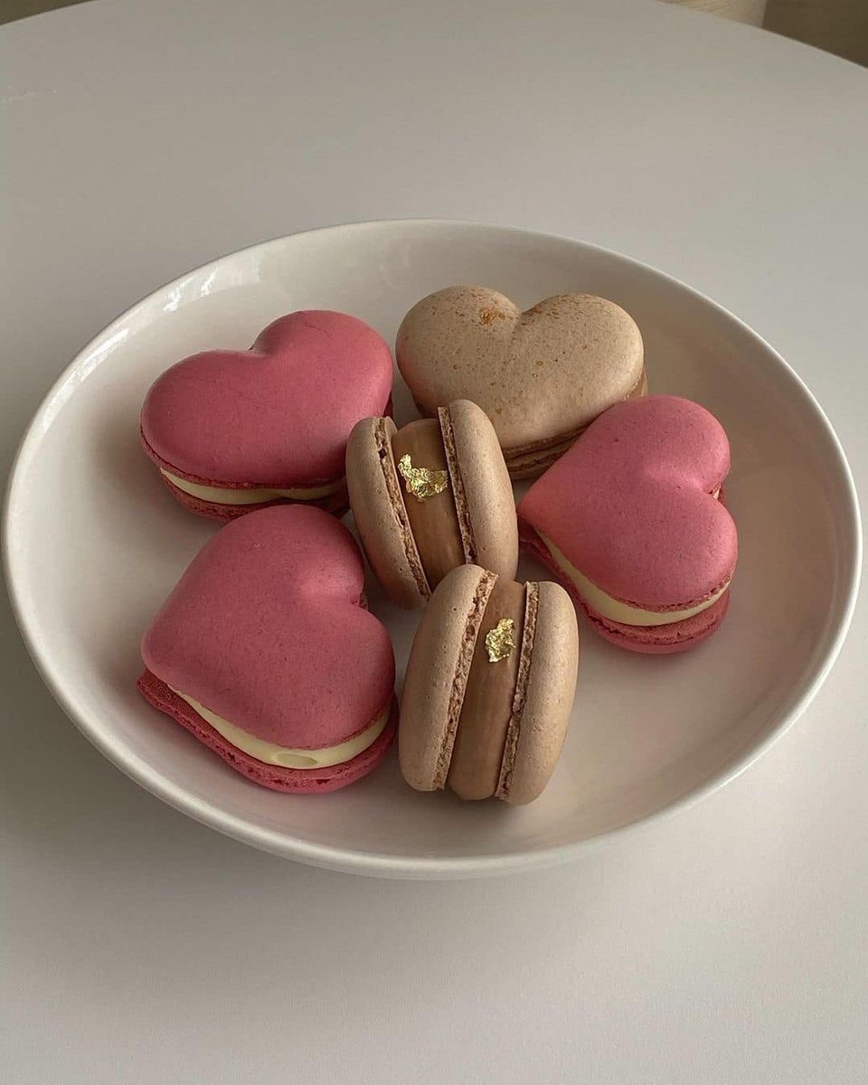 heart macarons 💌
