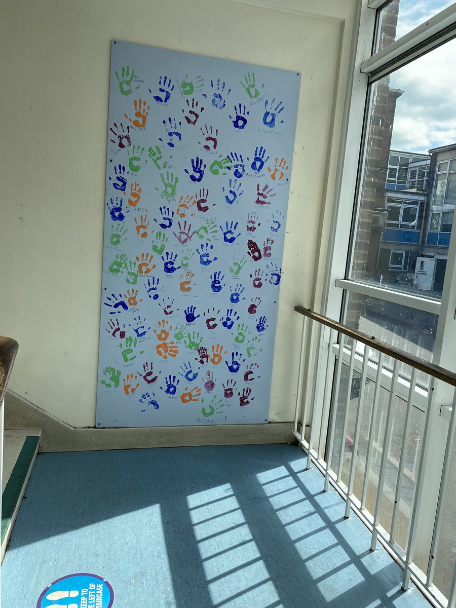 dept_art's tweet photo. 🎨A new group artwork on display in the Art and Design stairwell🎨
#newartwork #brighteningupoursurroundings
#makeyourimprint
#makeyourmark https://t.co/otdktIpJBj