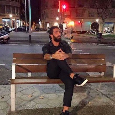 Alemin en güzel kızı zaten kalbimize gömülü....