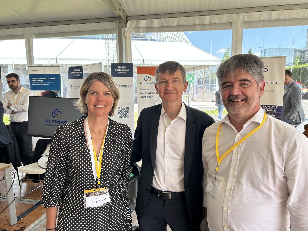NumSpotCloud's tweet photo. #Evénement | Pendant ce temps-là, aux #Innodays2023 de @bouyguestelecom dédiés à l’innovation :
@BenoitTorloting, Directeur Général de Bouygues Telecom, entouré de @ServaneAugier, Directrice commerciale NumSpot et @AlainIssarni, CEO NumSpot. Innovons ensemble ! https://t.co/aVZKAgulb6