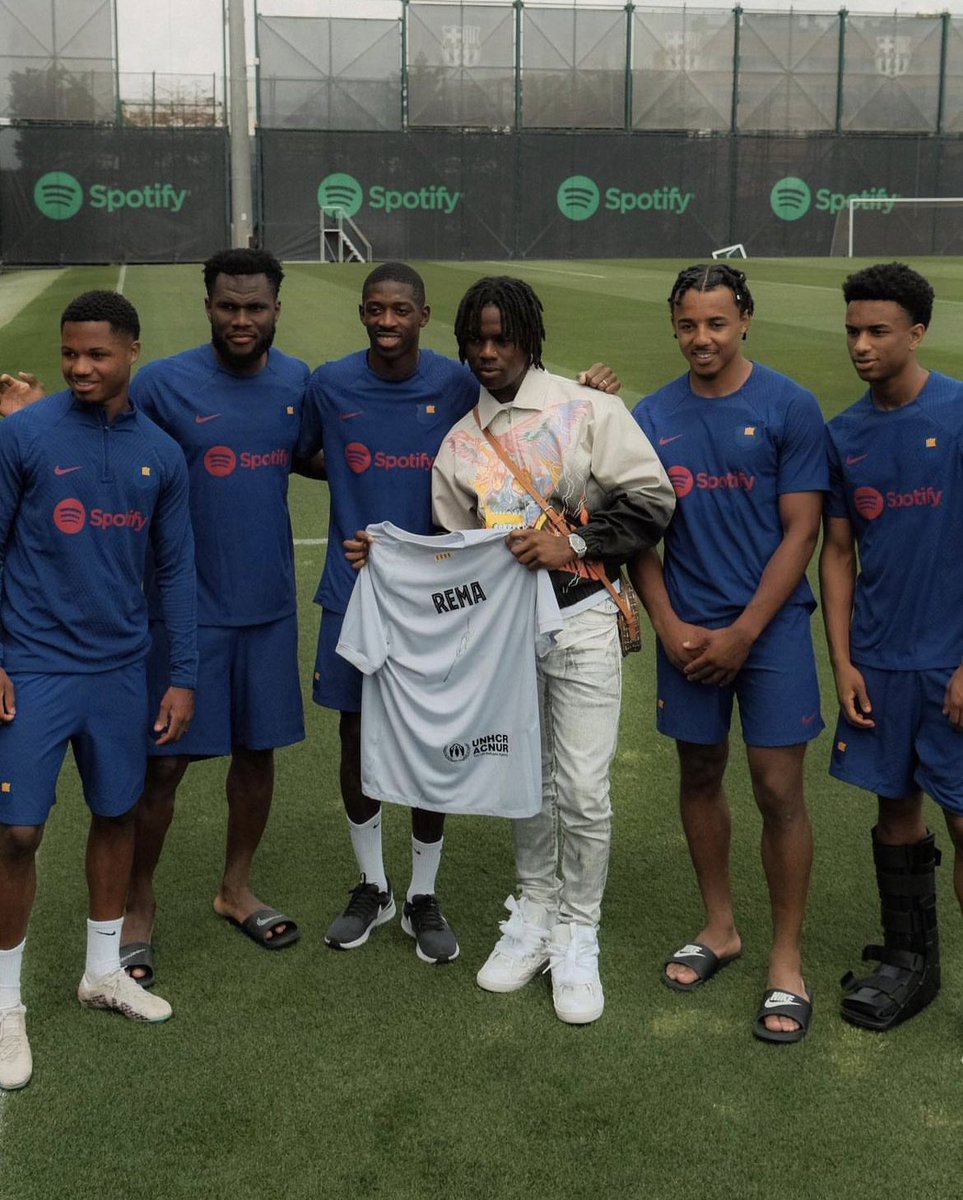 OneRadioAfrica's tweet photo. Football meets Music #Rema at #BarcelonaFC ⚽️🎵#oneradioapp #oneradioafrica https://t.co/iGduRMznfJ