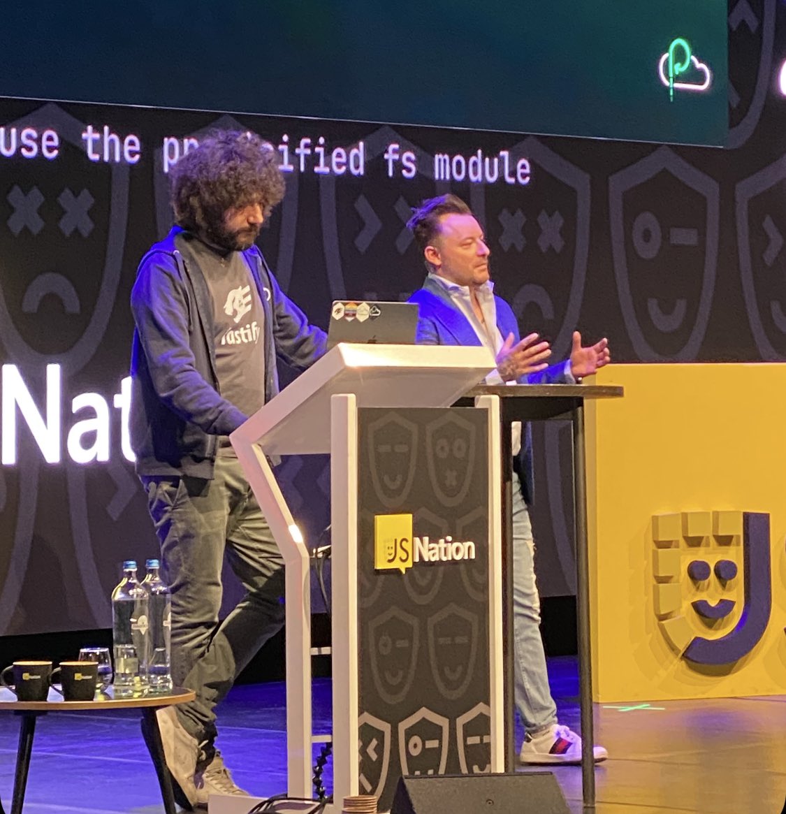 RiqwanMThamir's tweet image. If only you could tell who the CEO is and CTO is from their clothing. 

#JSNation #brogrammer