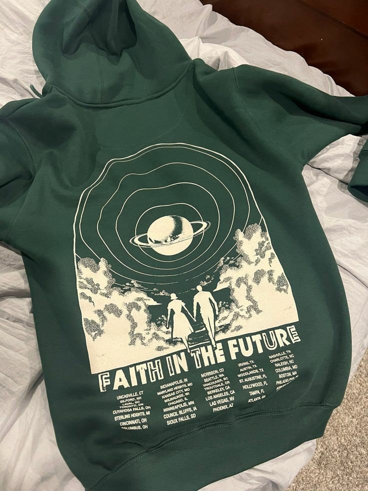 🌍LOUIS TOMLINSON MERCH GIVEAWAY!!🌍

- 2 people win this set !!
- must be following
- must rt and like this tweet

Ends on tomorrow international!!