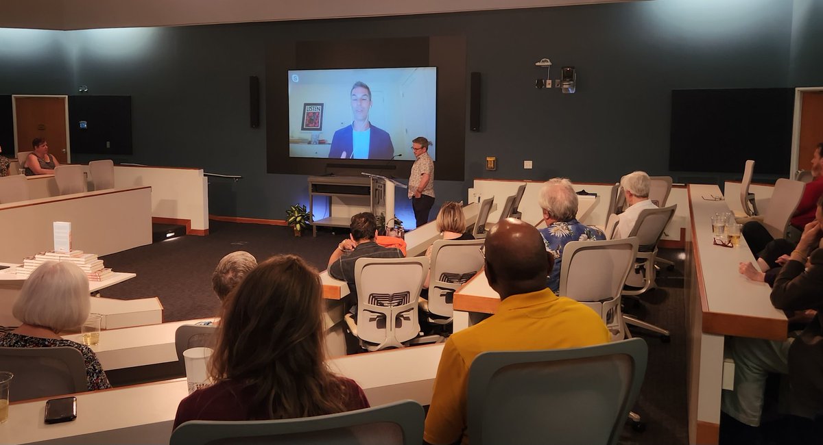 It was so lovely to hear from @arishapiro at a zoom event last night with @KBIA and @SkylarkBookshop ! Ari joined us @RJI to talk about his new book 'The Best Strangers in the World' and dish on all things NPR. Thanks Ari for a great conversation!