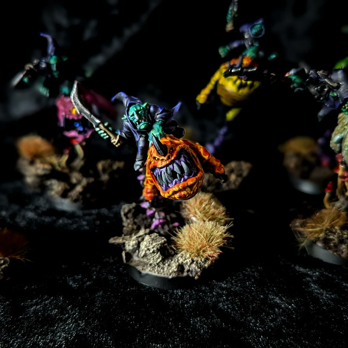 Finished off my first unit of #squighoppers 

#ageofsigmar #warhammercommunity #Warhammer #wargaming #painting #miniaturepainting #SQUIGS #squig #squigalanche