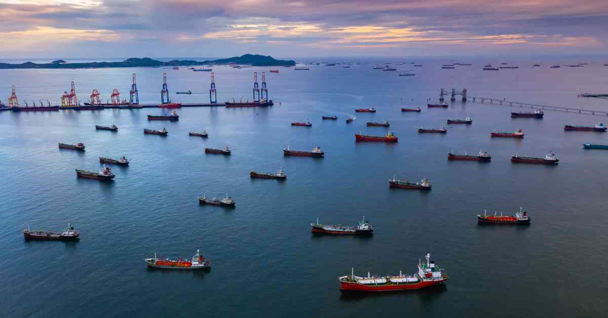 Singapore’s Seizure Of Oil Tankers Reaches Unprecedented Levels Amidst Expanding Shadow Fleet 

...Check Out this article 👉buff.ly/43hZ4vh 

#OilTankers #Singapore #Shipping #Maritime #MarineInsight #Merchantnavy #Merchantmarine #MerchantnavyShips