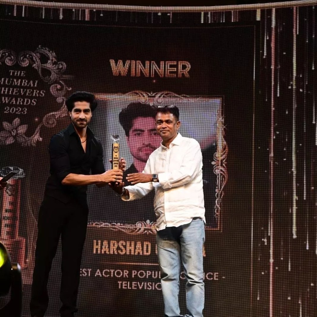 Re rewind this moment..#Harshadchopda with winning trophy BEST ACTOR at #MumbaiAchieversawards for #AbhimanyuBirla