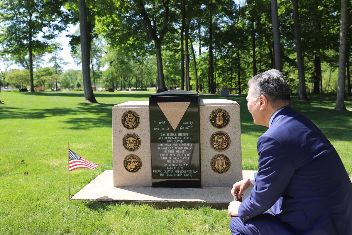 VetAffairsDems's tweet image. Despite the personal struggles many LGBTQ+ servicemembers and their families faced, they believed our country was worth fighting – and even sacrificing their lives – for.

During June, we remember and honor all our LGBTQ+ servicemembers&apos; legacy. 🏳️‍🌈#PrideMonth