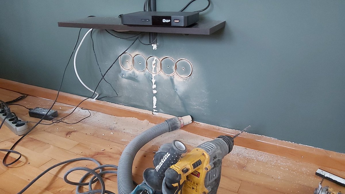 RemmeltsElektro's tweet photo. Vandaag zijn wij druk bezig geweest met het uitvoeren van voorbereidende elektrotechnische werkzaamheden te #Anloo, aansluiten van een 3-fasen saunakachel te #Drouwen en het aanbrengen van een nieuwe elektrotechnische installatie in een badkamer te #Assen https://t.co/x7qL4X45uK