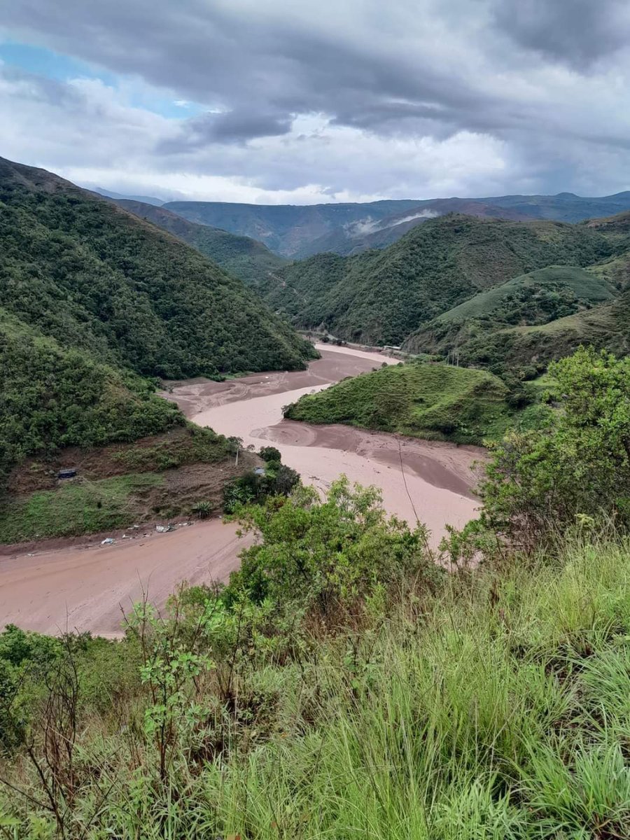 PlanetaRadio2's tweet photo. ES NOTICIA // Se conocen nuevas imágenes de las personas damnificadas por la avalancha que se presento en la vereda El Tarrita de Abrego Norte de Santander https://t.co/RccnBmHjsK