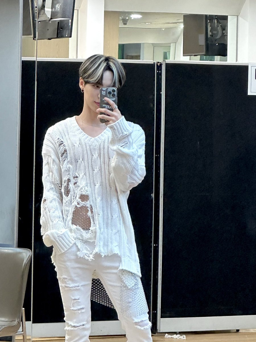 이병곤 배 보이는데요