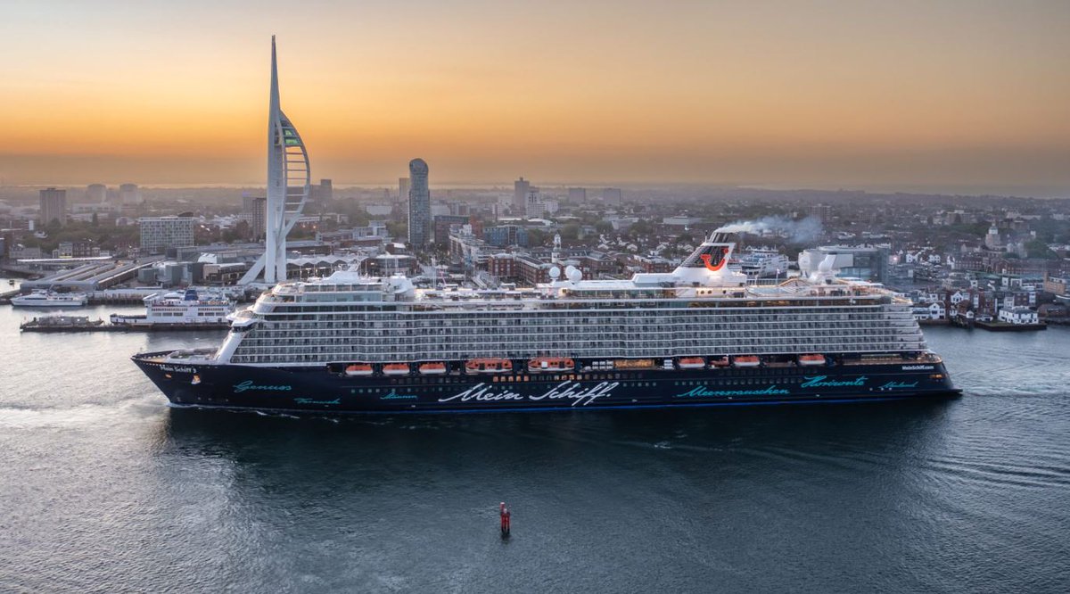#CRUISENEWS: @PortsmouthPort welcomes it's largest ship yet, @tuicruises Mein Schiff 3 cruisecotterill.com/cruise-news/me… #Portsmouth #cruise #travel