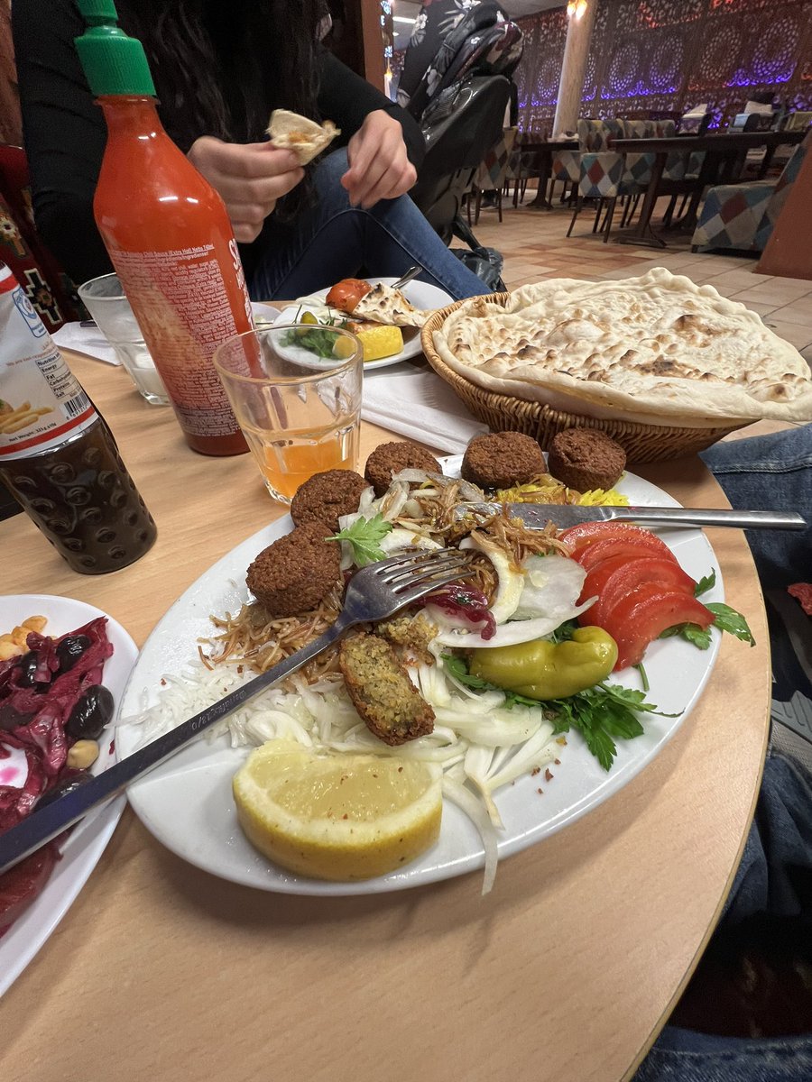 TuomasEnbuske's tweet image. dinnerihommia kurdiravintola kirkukissa puhoksella aka (lähi-)itäkeskuksessa. aivan bängerit falafelit

puhoksella tulee nykyään käytyä lähes viikottain. suosikkipaikkani stadissa, ja vanha ostari on Helsingin kauneimpia rakennuksia

#Helsinki #puhos #itis