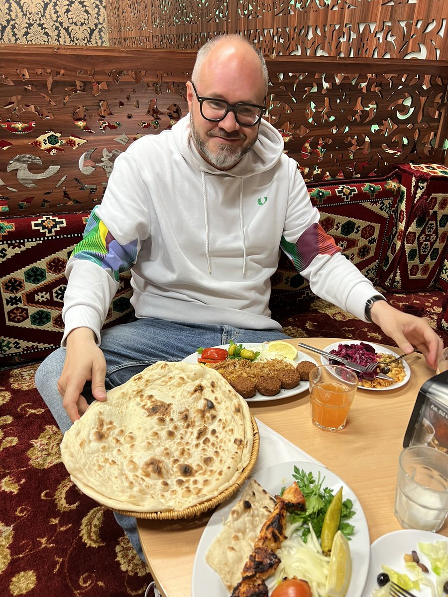 TuomasEnbuske's tweet image. dinnerihommia kurdiravintola kirkukissa puhoksella aka (lähi-)itäkeskuksessa. aivan bängerit falafelit

puhoksella tulee nykyään käytyä lähes viikottain. suosikkipaikkani stadissa, ja vanha ostari on Helsingin kauneimpia rakennuksia

#Helsinki #puhos #itis